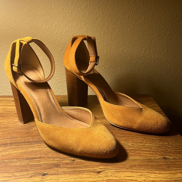 Soludos Collette Heel in Mustard Yellow - Picture 3 of 6
